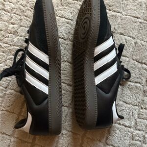 Adidas Classic Sambas Men’s 10/Womens 11